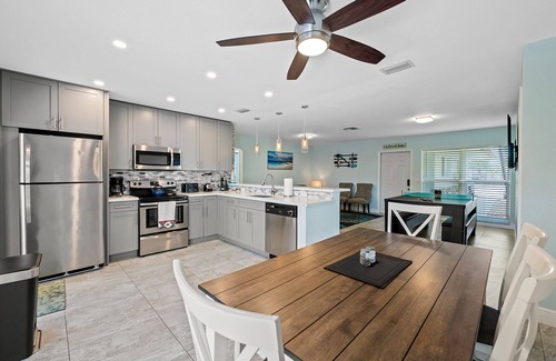Dania Beach House | *Tropical SPA! Hot tub, ping pong table, 5 min to BEACH, airport, & downtown!*