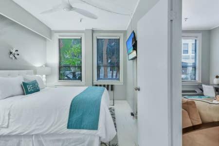 Palm Beach - West Palm Beach Apartment | Ultra modern Palm Beach Island 1 bedroom 400 SF Pool view suite 2 blocks to beach with free parking!
