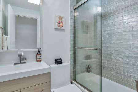Palm Beach - West Palm Beach Apartment | Ultra modern Palm Beach Island 1 bedroom 400 SF Pool view suite 2 blocks to beach with free parking!