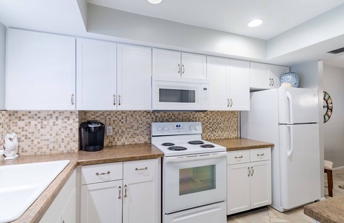 Siesta Key Condo | Unit 123- 2 Bedroom 2 Bathroom Gulf Side Club Interior Condominium