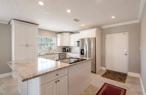 Siesta Key Condo | Unit 175- 2 Bedroom 2 Bathroom Gulf Side Club Corner Condominium