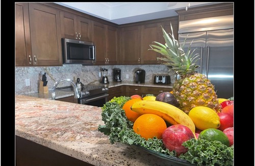 Historic Seaport House | Unlock your Paradise Adventure - Between Sloppy Joe's and the Harbor