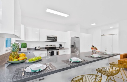 Liberty City House | UP TO 16 GUESTS! MODERN HOUSE NEAR WYNWOOD