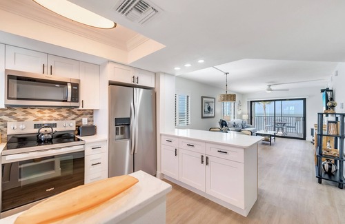 Mid Island Condo | UPDATED 2B/2B BEACHFRONT CONDO SEASIDE 301