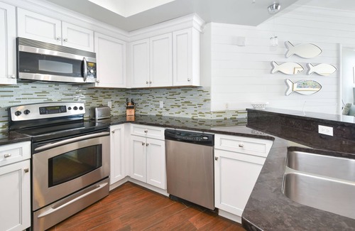 Fort Walton Beach - Destin Condo | Updated chic, modern beachfront condo w/private balcony!