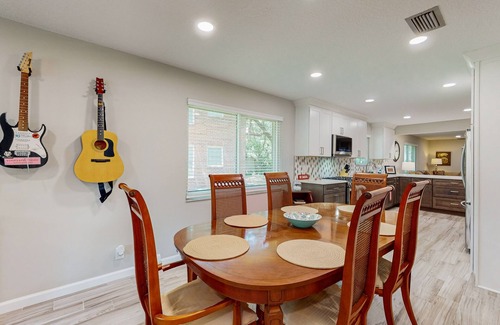 San Marco House | Updated house with enclosed yard, patio, central AC, & washer/dryer