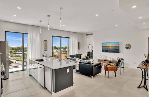 Poinciana Park Apartment | Upscale 3/3 Condo: Prime Location by FLL & Beach