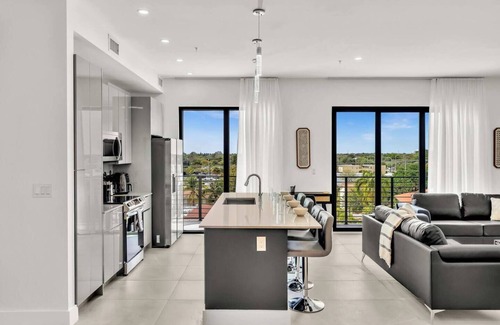 Poinciana Park Apartment | Upscale 3/3 Condo: Prime Location by FLL & Beach