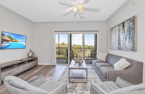 West Kissimmee Apartment | Upscale 3BR Near Disney - Pool and Hot Tub!