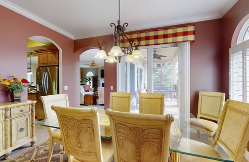 Holmes Beach Condo | Upscale condo with large deck & shared pool - just steps from the beach