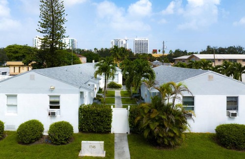 Downtown Hollywood Apartment | 70 m² Apartment ∙ 11 guests