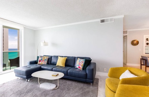 Hollywood South Central Beach Condo | 127 m² Condo ∙ 2 bedrooms ∙ 6 guests