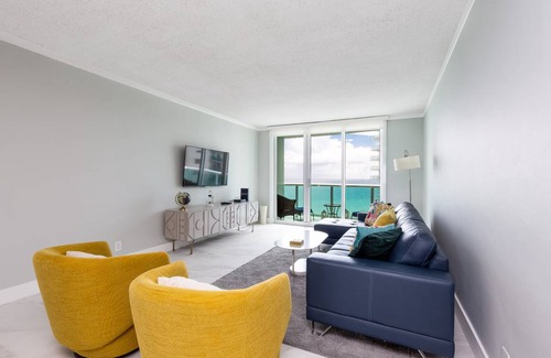Hollywood South Central Beach Condo | 127 m² Condo ∙ 2 bedrooms ∙ 6 guests