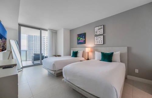 Hollywood South Central Beach Apartment | 108 m² Apartment ∙ 2 bedrooms ∙ 6 guests
