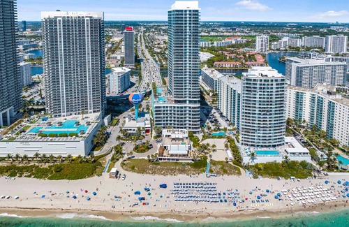 Hollywood South Central Beach Apartment | 108 m² Apartment ∙ 2 bedrooms ∙ 6 guests