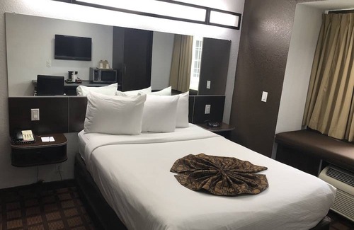 Northside Hotel | Microtel Inn & Suites by Wyndham Jacksonville Airport