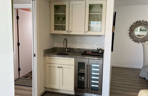 Punta Gorda House | Vacation Paradise ! Relax in the Sunshine! Waterfront ! Mins to downtown.