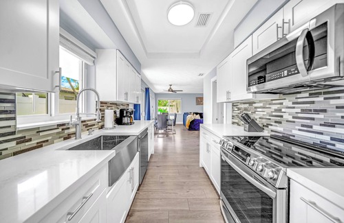 Victoria Park Apartment | Victoria Park Gem! 1 Mile to Las Olas & Beach!