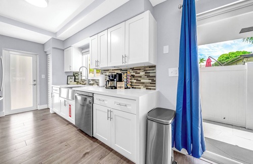 Victoria Park Apartment | Victoria Park Gem! 1 Mile to Las Olas & Beach!