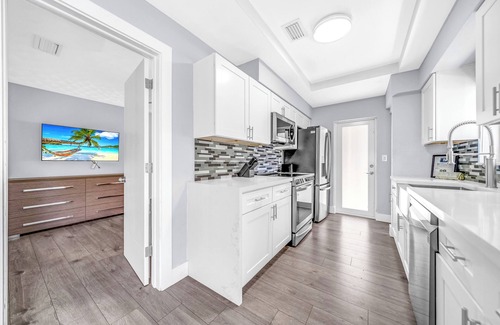 Victoria Park Apartment | Victoria Park Gem! 1 Mile to Las Olas & Beach!