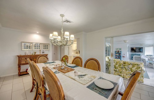 Caloosahatchee House | Villa 13 Coastal decor, Htd saltwater pool, Gulf Access.
