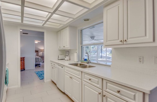 Caloosahatchee House | Villa 13 Coastal decor, Htd saltwater pool, Gulf Access.
