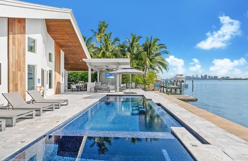 North Bay Village Villa | Villa ∙ 4 bedrooms ∙ 8 guests