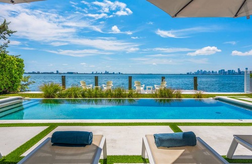 North Bay Village Villa | Villa ∙ 5 bedrooms ∙ 10 guests