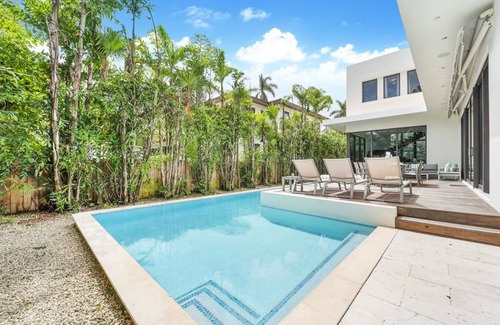 North Bay Village Villa | Villa ∙ 5 bedrooms ∙ 9 guests