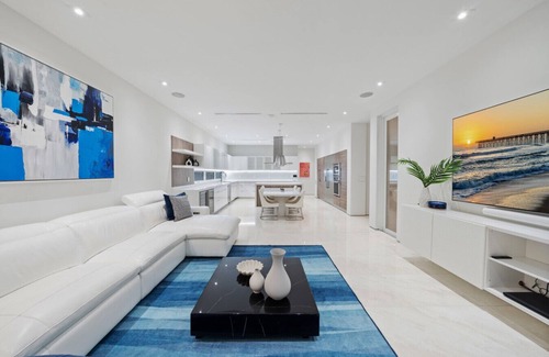 Coral Gables Villa | Villa Amani-Modern 7BR Villa w/Basketball Court & Gym