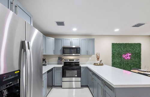 Liberty City House | Villa Aqua | Miami Wynwood House