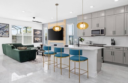 Florida Center House | Villa Grande | VIP home near Universal & airport w/pool, full kitchen, huge BRs