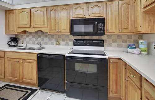Madeira Beach Condo | Villa Madeira 204 Beach Front|Walk to restaurants, shops, entertainment!