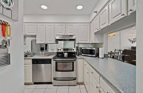 Madeira Beach Apartment | Villa Madeira #605 3 Bedroom 2 Bath Unit WIFI