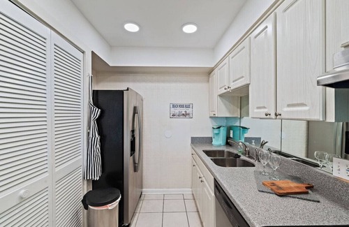 Madeira Beach Apartment | Villa Madeira #605 3 Bedroom 2 Bath Unit WIFI