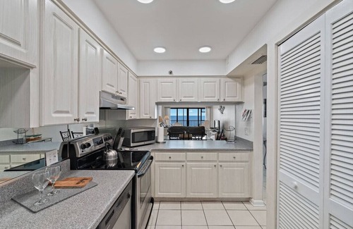Madeira Beach Apartment | Villa Madeira #605 3 Bedroom 2 Bath Unit WIFI