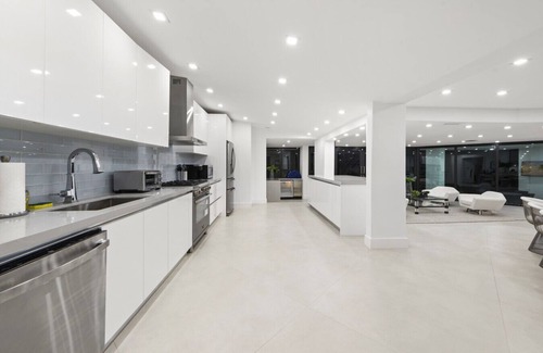 North Bay Village House | Villa Malia Waterfront with Dock