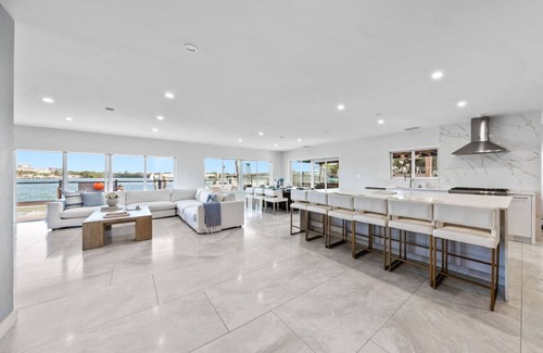 Seybold House | Villa Mara - Stunning Bay Views
