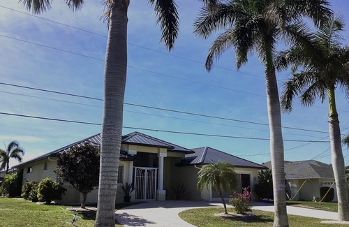 Pelican Villa | VILLA 'THE ARTIST' GULF ACCESS HOME, SOLAR-AND ELECTRIC HEATED POOL