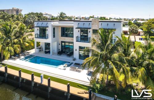 East Fort Lauderdale House | Villabella Luxe 100ft Waterfront Villa With 6bedrooms65bathrooms 5 Minute To Beach Chefaposs Kitchen Heated Poolhot Tub Outdoor Bbq Kitchen Sonos
