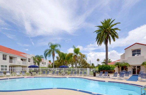 Isla del Sol Apartment | Vista Verde East 6-147, 2 Bedroom, Sleeps 6, Pool View, Heated Pool, Spa