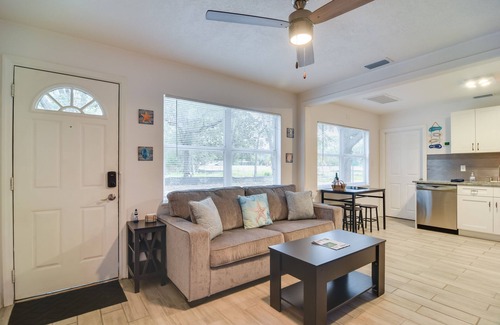 Bayview House | Walk to Art District + Beach: Pet-Friendly Getaway