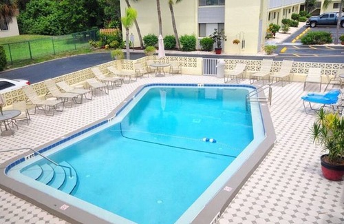 Siesta Key Condo | Walk To Crescent Beach, Updated Sea Winds Condo with Patio