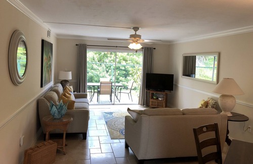 Siesta Key Condo | Walk To Crescent Beach, Updated Sea Winds Condo with Patio