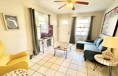Oakford Park House | Walk to MIDTOWN Restaurants & Shops! Near Raymond James Stadium!
