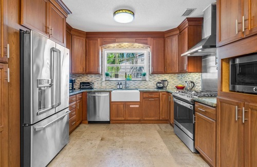 Delray Beach House | Walk to The Ave! Heated Pool/Spa, Golden Tee & Putting Green – 1.3mi to Beach