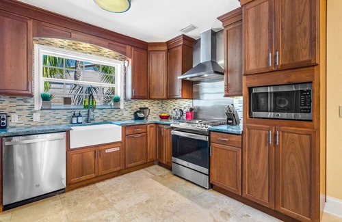 Delray Beach House | Walk to The Ave! Heated Pool/Spa, Golden Tee & Putting Green – 1.3mi to Beach