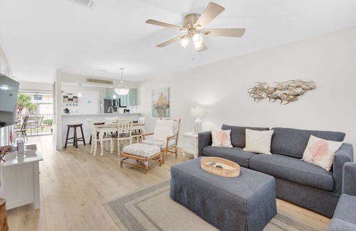 Miramar Beach Condo | ⭐Walk2Beach-Updated-2 Balconies-Community Pool-2BR Sandprints A4⭐