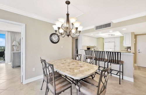 Marco Island Condo | Walking Distance to Beach, Dining, Shops & More!