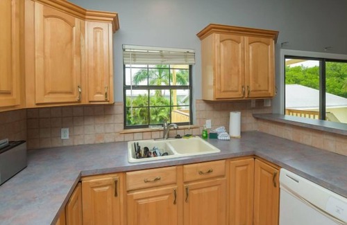 Cortez House | WALKING DISTANCE TO CORTEZ VILLAGE AND SHOPS AND RESTAURANTS.